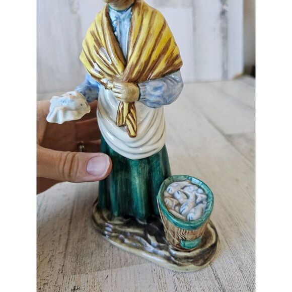 Gort American fish vendor 870 Lady vintage figurine sculpture - Picture 7 of 9